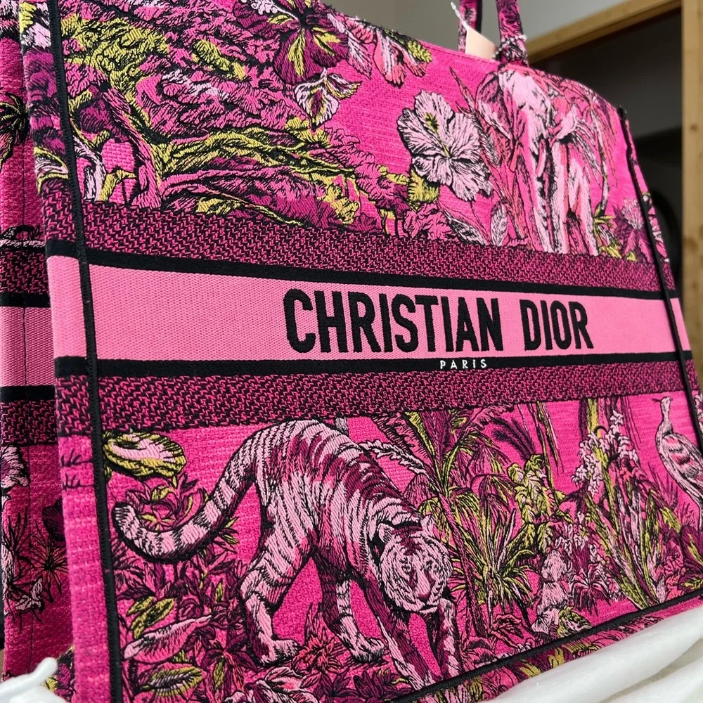 ⭐️RARE⭐️Christian Dior Large Book Tote Embroidered Fuschia Ltd. Edition FULL SET - Picture 12 of 17